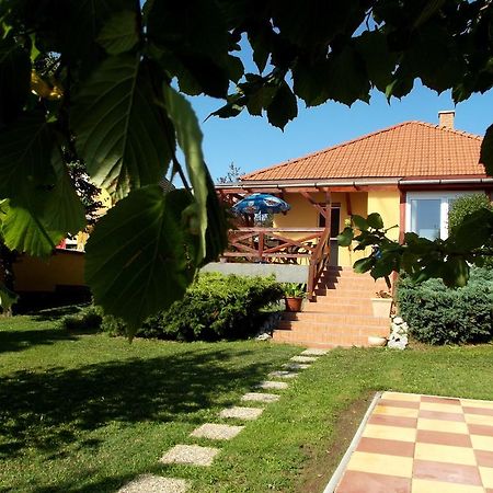 Villa Irisエゲルサローク エクステリア 写真