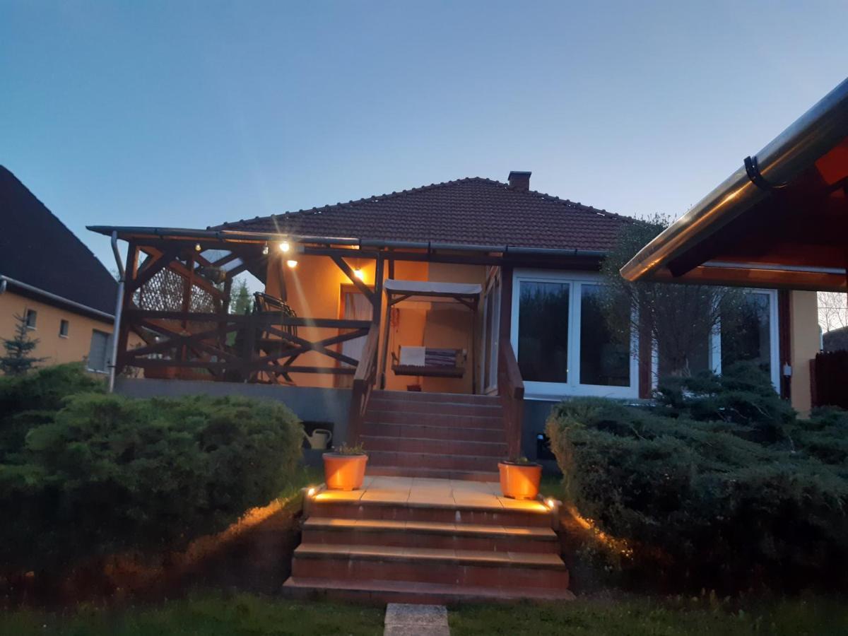 Villa Irisエゲルサローク エクステリア 写真